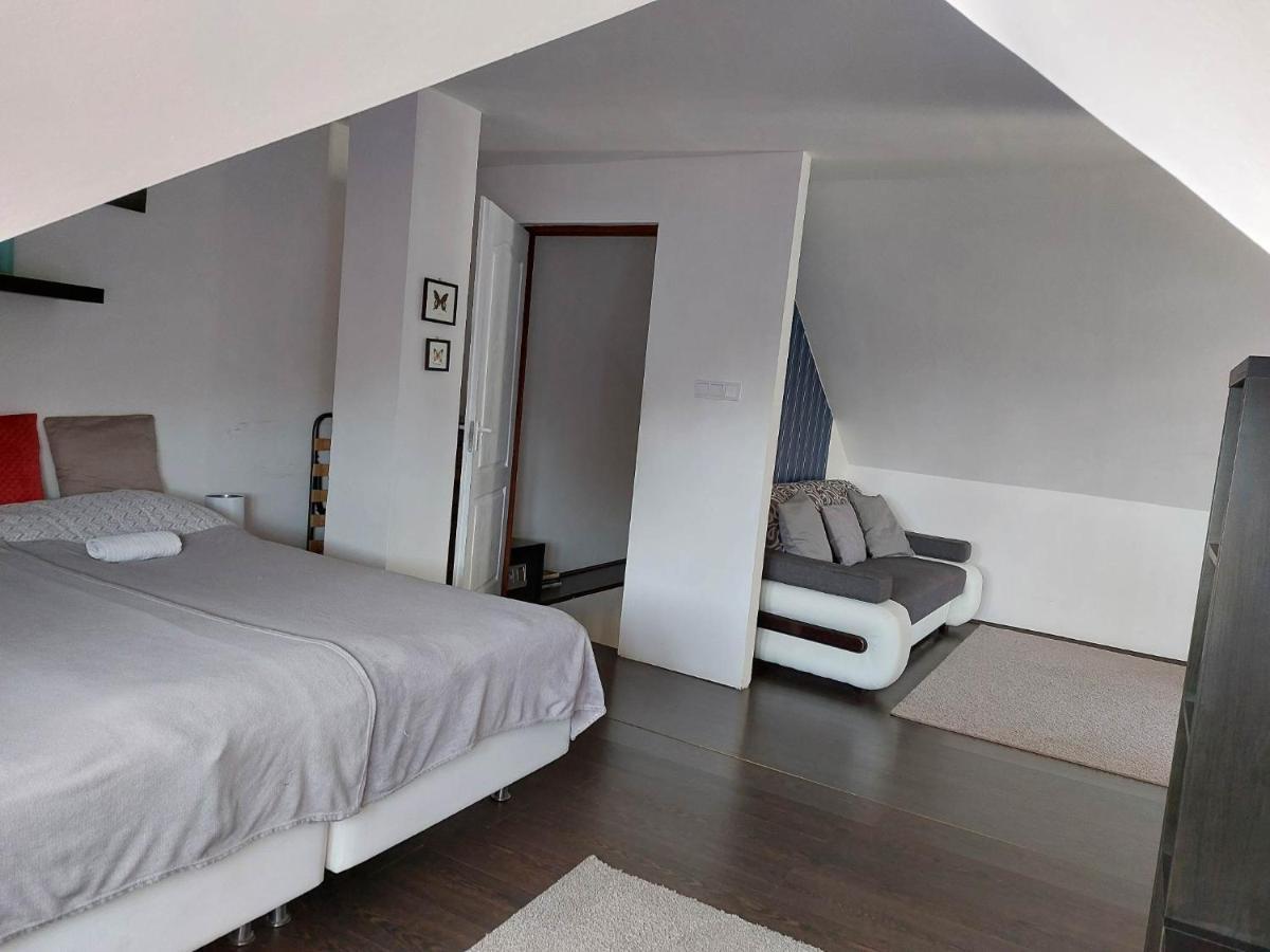 Welcome Vendeghaz Hotel Pecs Exterior photo